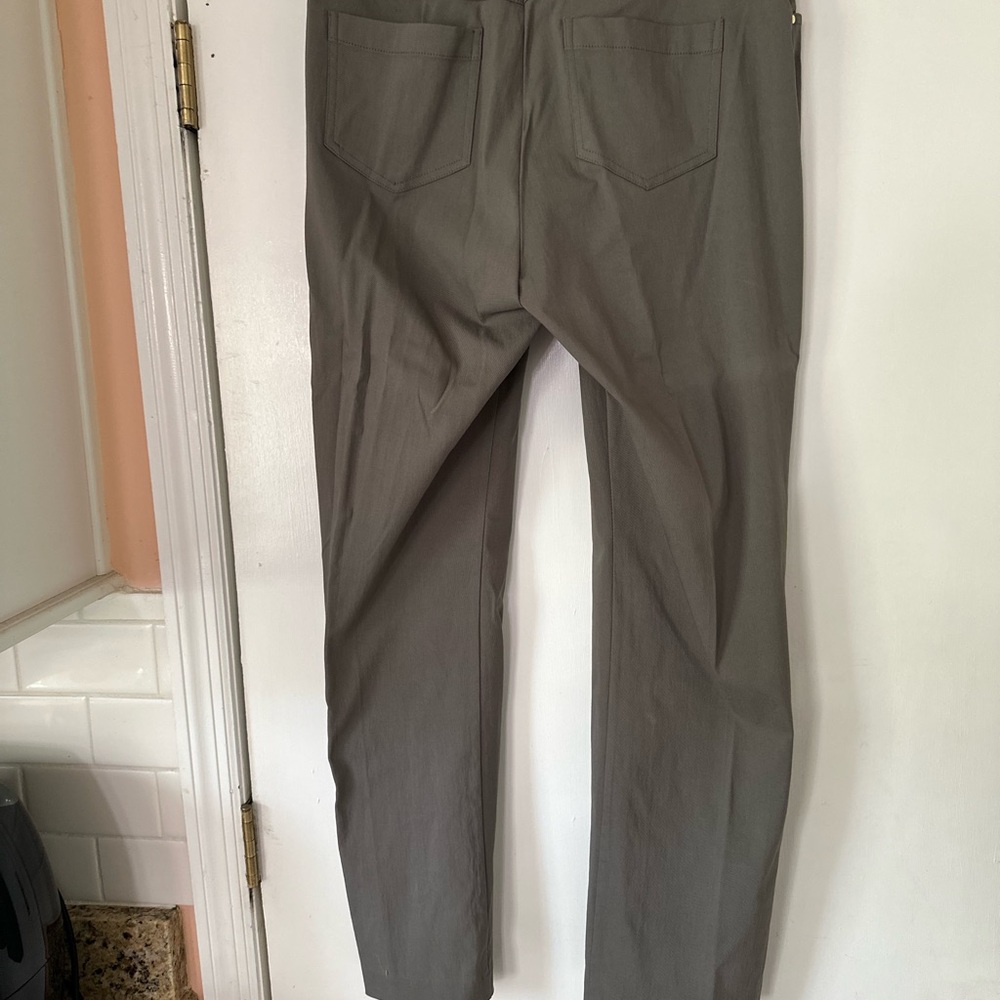 JM Collection pants, Size 10, 75% Rayon, 22%  Nylon, 3% Spandex. Excellent. Gray